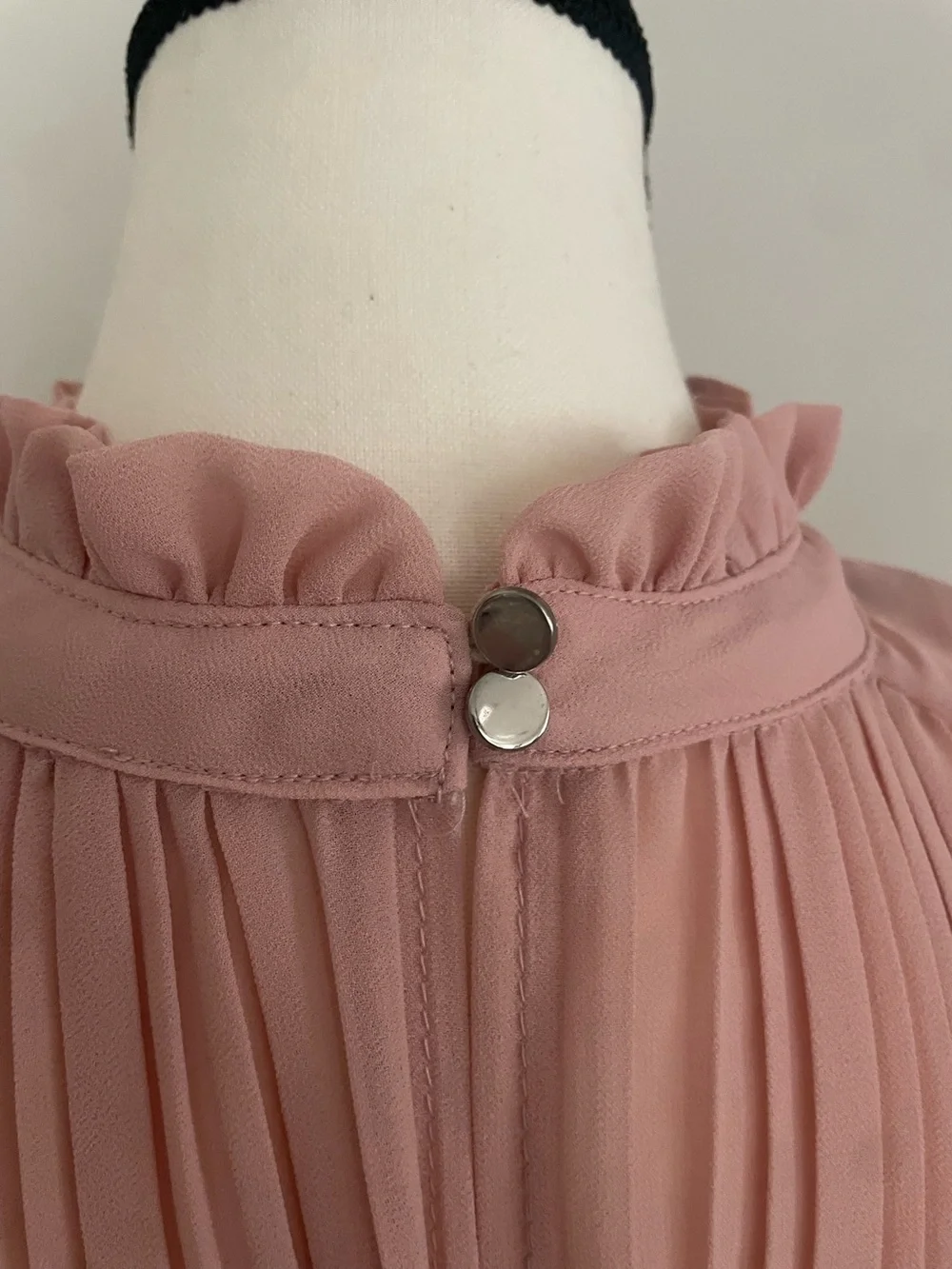 Mele E Pere Chiffon Blouse Top Size L Pink Ruffled Pleated High Neck Sleeveless